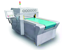 Super cost-effective conveyor type automatic cold package machine